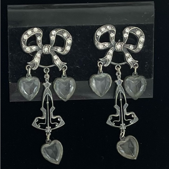 🆕🔥Banana Bob Fun Vintage Bows & Clear Hearts Dangle Earrings for Pierced Ears - Picture 2 of 2
